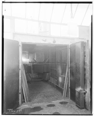 H1.1 - Heavy Duty Industrial misc. - Electric oven at steel furniture factory