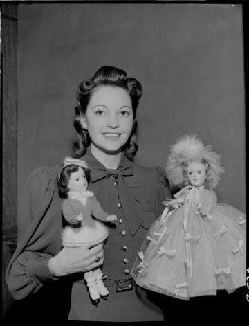 Emma Jean Lardemer and dolls dressed by Edison girls