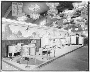 D2.4 - Displays, Fairs