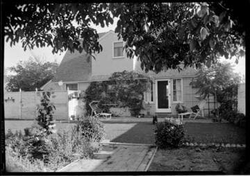 [Unidentified residence]