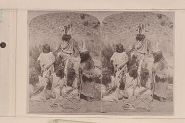 [print from a stereo] Kai-Vav-Its.  The Necklace.  Just a fancy pose.  No meaning in it.  F.S.D. [Dellenbaugh]