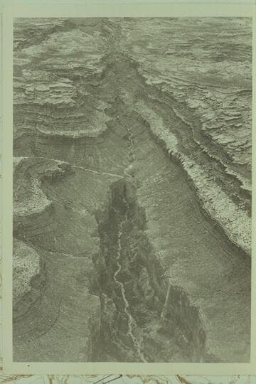 Keyhole Natural Bridge in tributary of 140 Mile Canyon