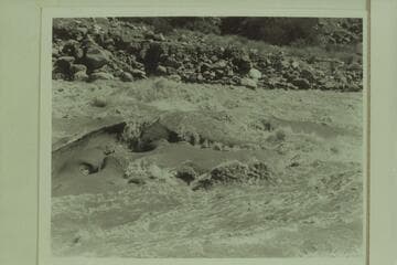 Wave at head of Lava Falls