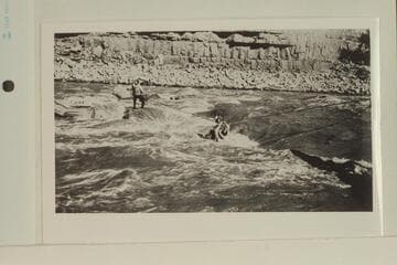 Ed on his way.  Ellsworth Kolb on his way out to the stranded boat in Dark Canyon Rapid.  Emery Kolb is on the boat.  Sep. 27 and 28 were involved in the difficulties at Dark Canyon Rapid.  LaRue album No. 1, No. 172