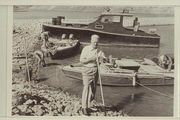 Joe Desloge adjusts the moorings of the "Rattlesnake," Gods Pocket, Lake Mead