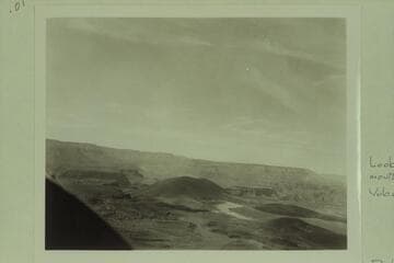 Looking down to mouth of Toroweap; Vulcan's Throne