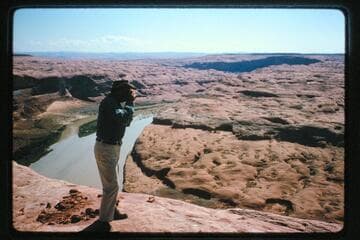 Belknap photos Lake Powell from rim; Mile 109.75