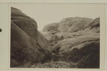 Up into head of middle fork of Anasazi Canyon