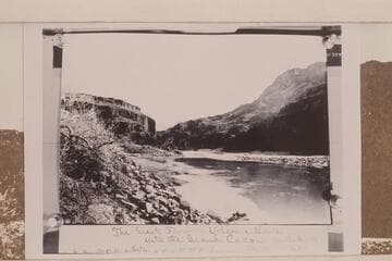 Downriver from Mile 204.  Spring Canyon creates the delta at right