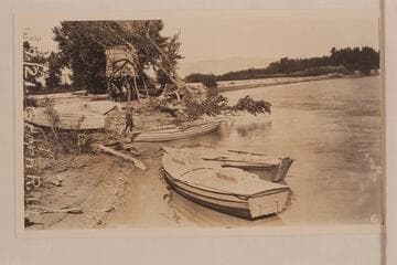 The USGS boats at the mouth of Saleratus Wash just below Green River, Utah