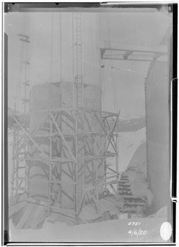 Construction or maintenance on intake for Powerhouse 1 at Dam 1