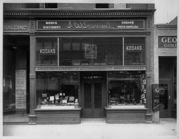 Vroman's bookstore, Pasadena, Exterior