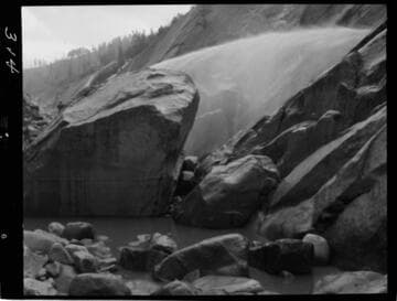 Big Creek - Mammoth Pool - General view of boulders in river bottom at downstream rock toe area