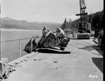 Huntington Lake Dams - Concreting back of steel facing