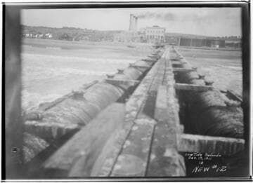 View from Redondo Pier of fueloil pipelines