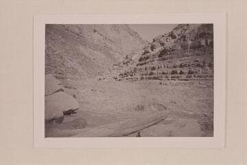 Soap Creek Rapid. Lees Ferry gauge: 6,250 cfs