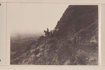 Trail coming down from Nokai Plateau
