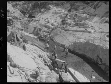 Big Creek - Mammoth Pool - Embankment placement in bottom of cutoff trench