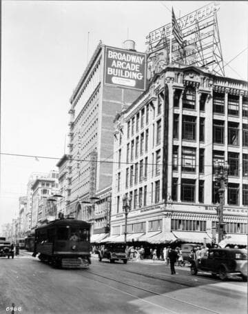 Broadway North to 6th St., Silverwoods Corner, 1928